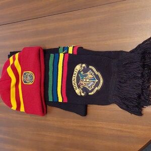 Collection: Hogwarts /HP scarf and hats AND collectibles!!